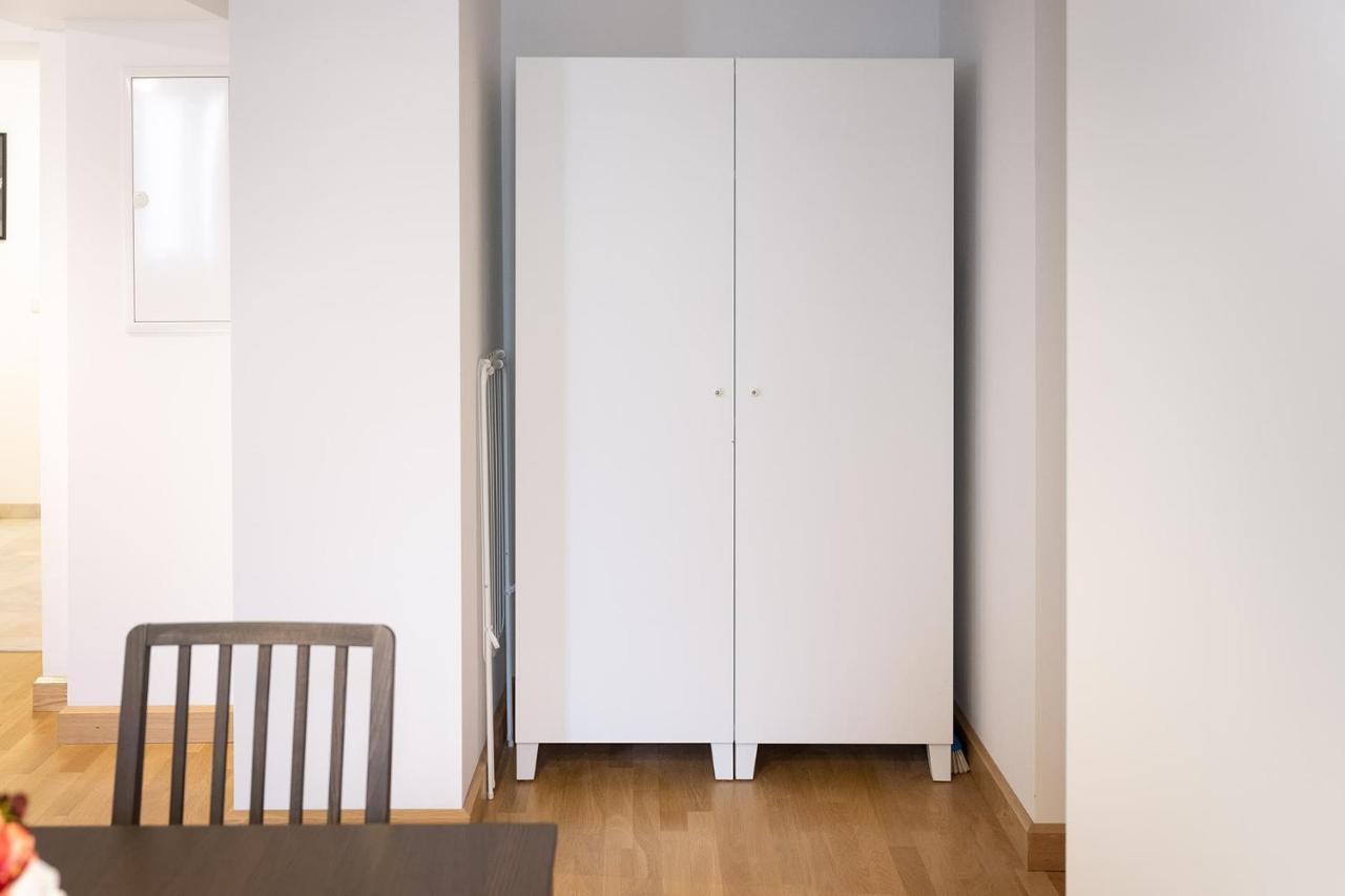 Marienplatz 2 Bedrooms Living Kitchen * München
